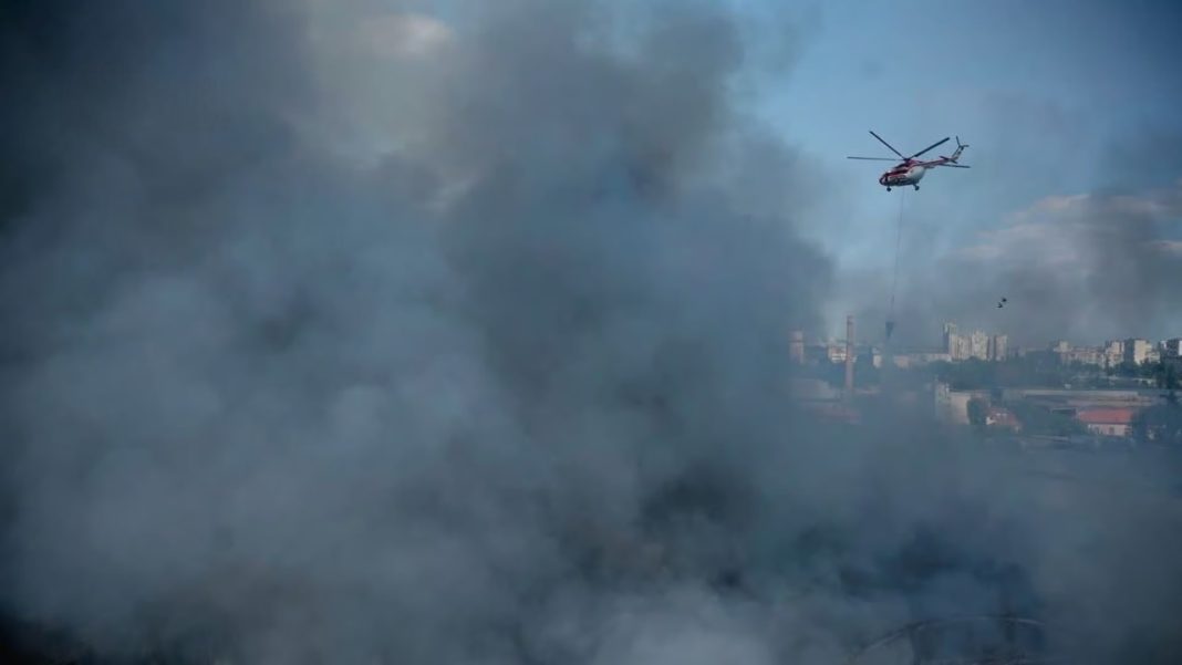 Через чергову ворожу атаку на складські приміщення на Київщині фіксують забруднення повітря