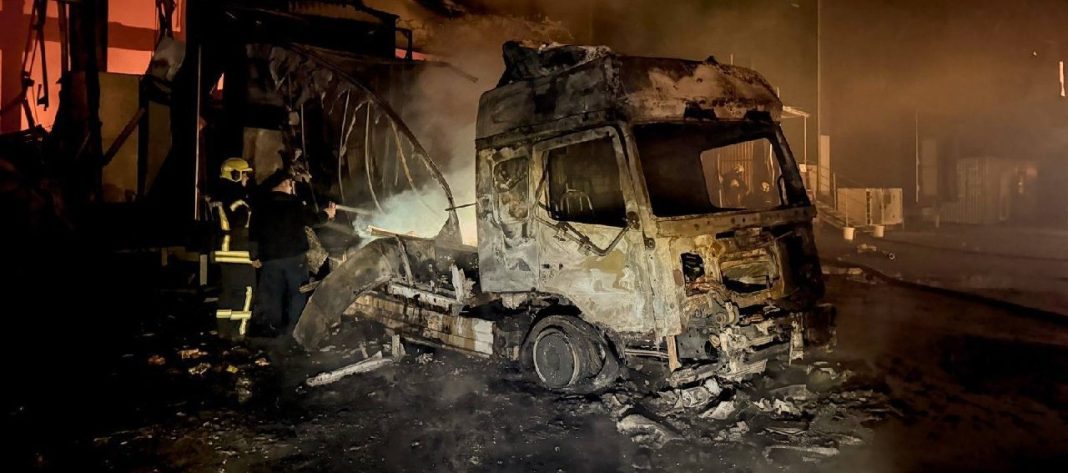 Наслідки удару РФ на Київщину. Фото: ДСНС