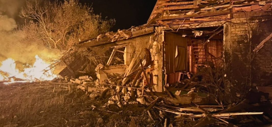 Наслідки атаки РФ на Київську область. Фото: ДСНС