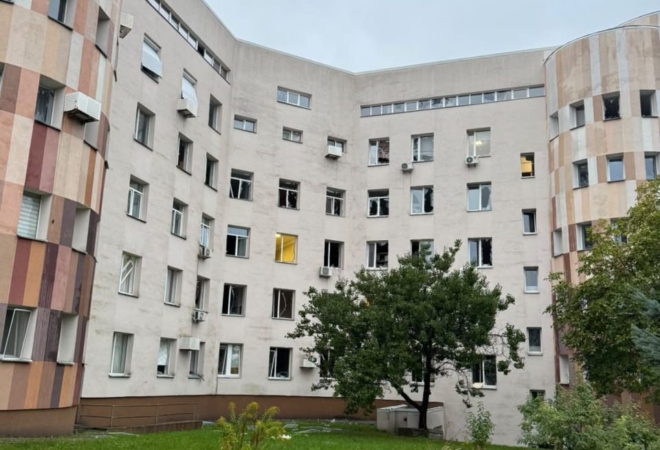 Пологовий будинок після атаки. Фото: МОЗ України