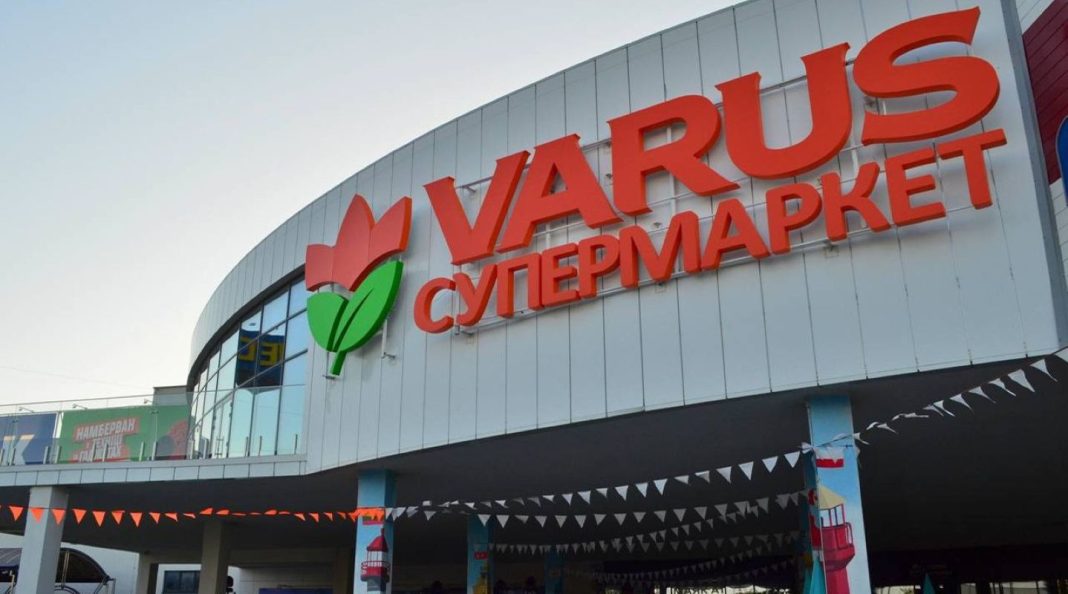 У Києві через атаку РФ зруйновано супермаркет VARUS