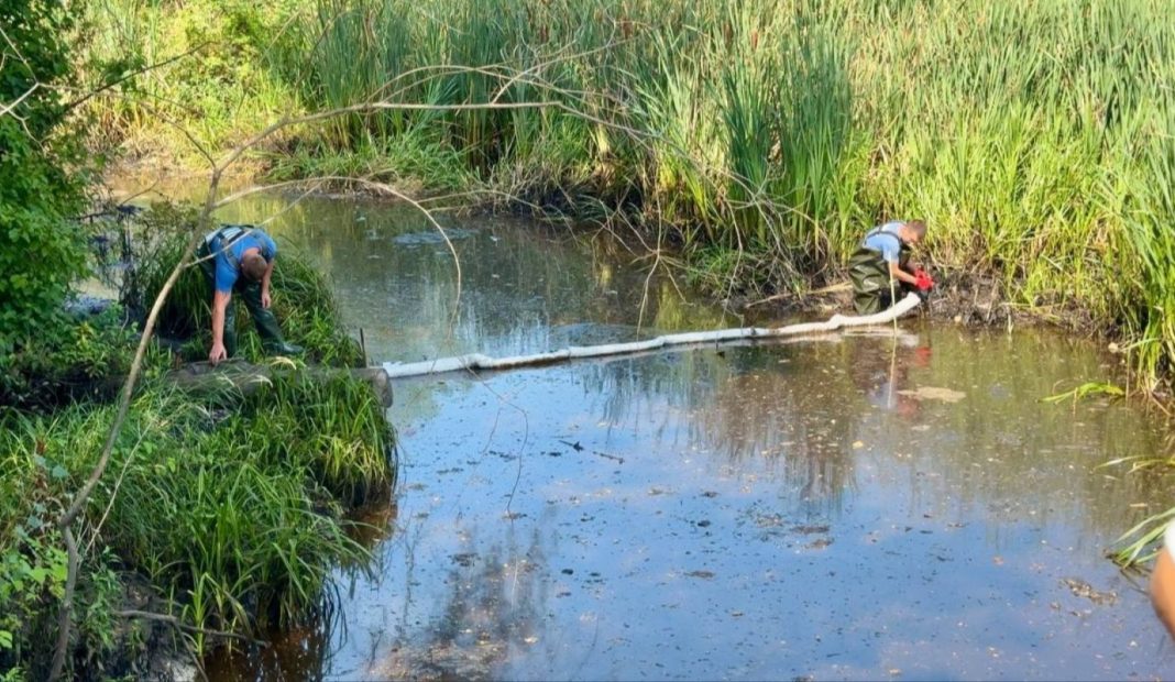 Важкі метали та кислоти у воді: удар РФ по Київщині спричинив екологічну лихоманку