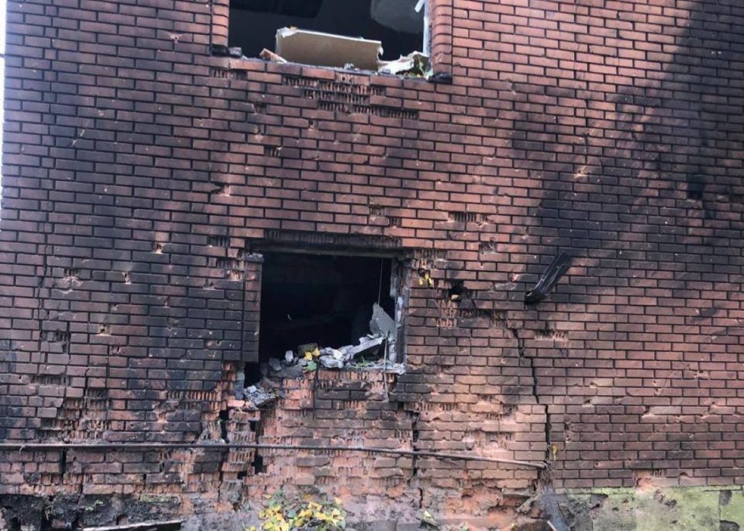 Наслідки ракетного удару РФ по Києву. Фото: ДСНС