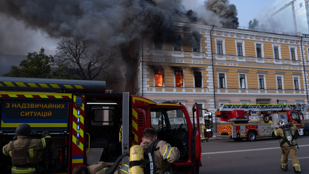 Будівля Академії наук на вулиці Володимирській в Києві постраждала від удару російського дрона, 28 вересня 2026 року. Фото: Суспільне новини