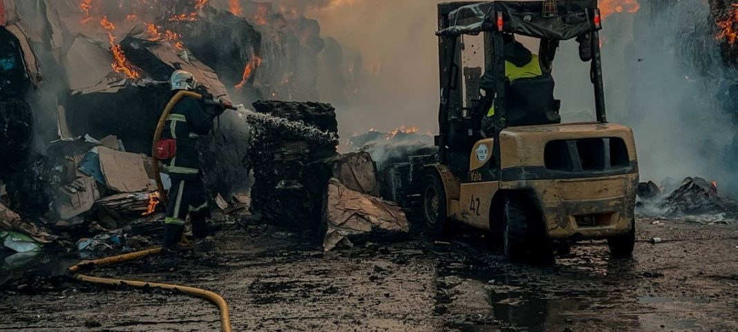 Наслідки удару РФ по Київщині. Фото: ДСНС