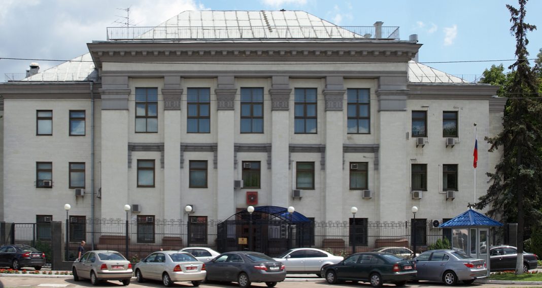 Посольство Росії. Фото: Dmitry Karpezo