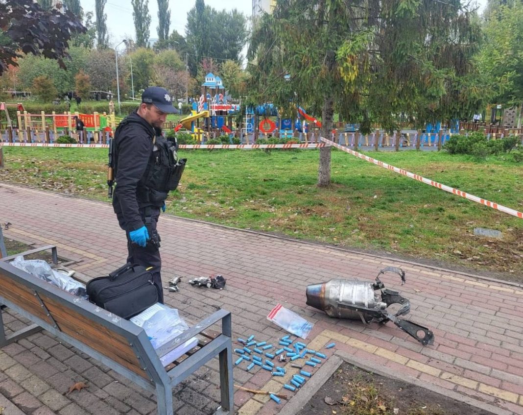 У Солом'янському районі Києва уламки російського безпілотника впали на території парку 